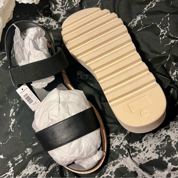 Torrid two piece stretch flatform sandals - Picture 3 of 6